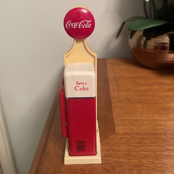 Vintage Collectibles 1993 Coca Cola Salt & Pepper Shaker Set Gas Pump w/Holder - Picture 4 of 13